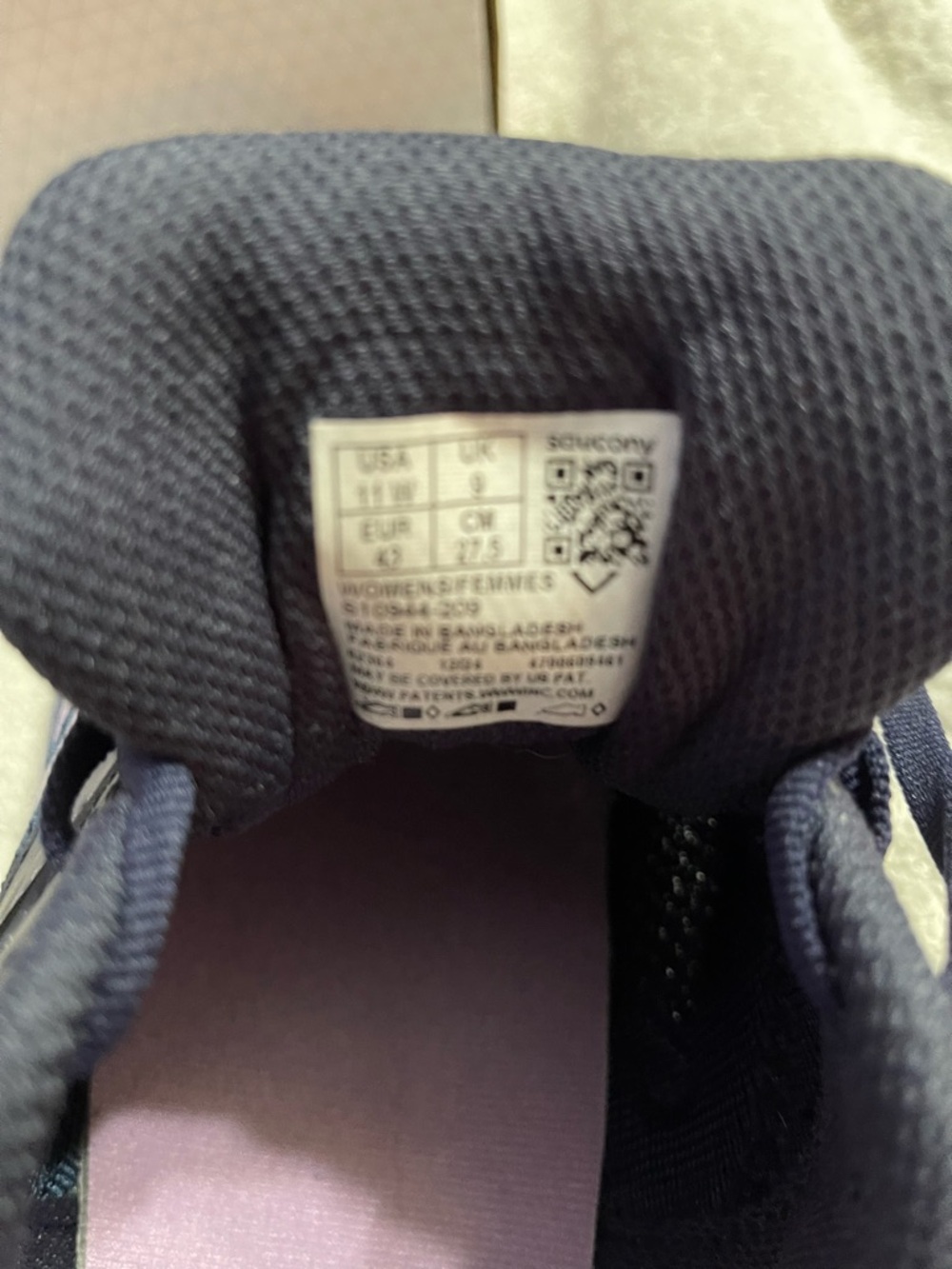 SOLD!  Saucony Women's Navy and Lavendar Athletic  Shoes. Size 11.  New ! - Picture 6 of 6